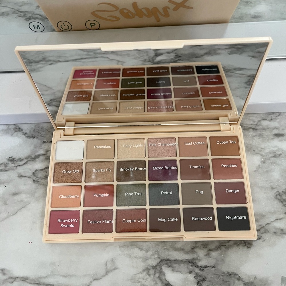 Makeup Revolution x Sophx Pallet